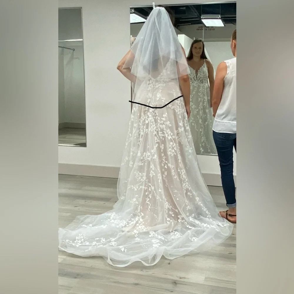 NWOT- Bridal Veil- White